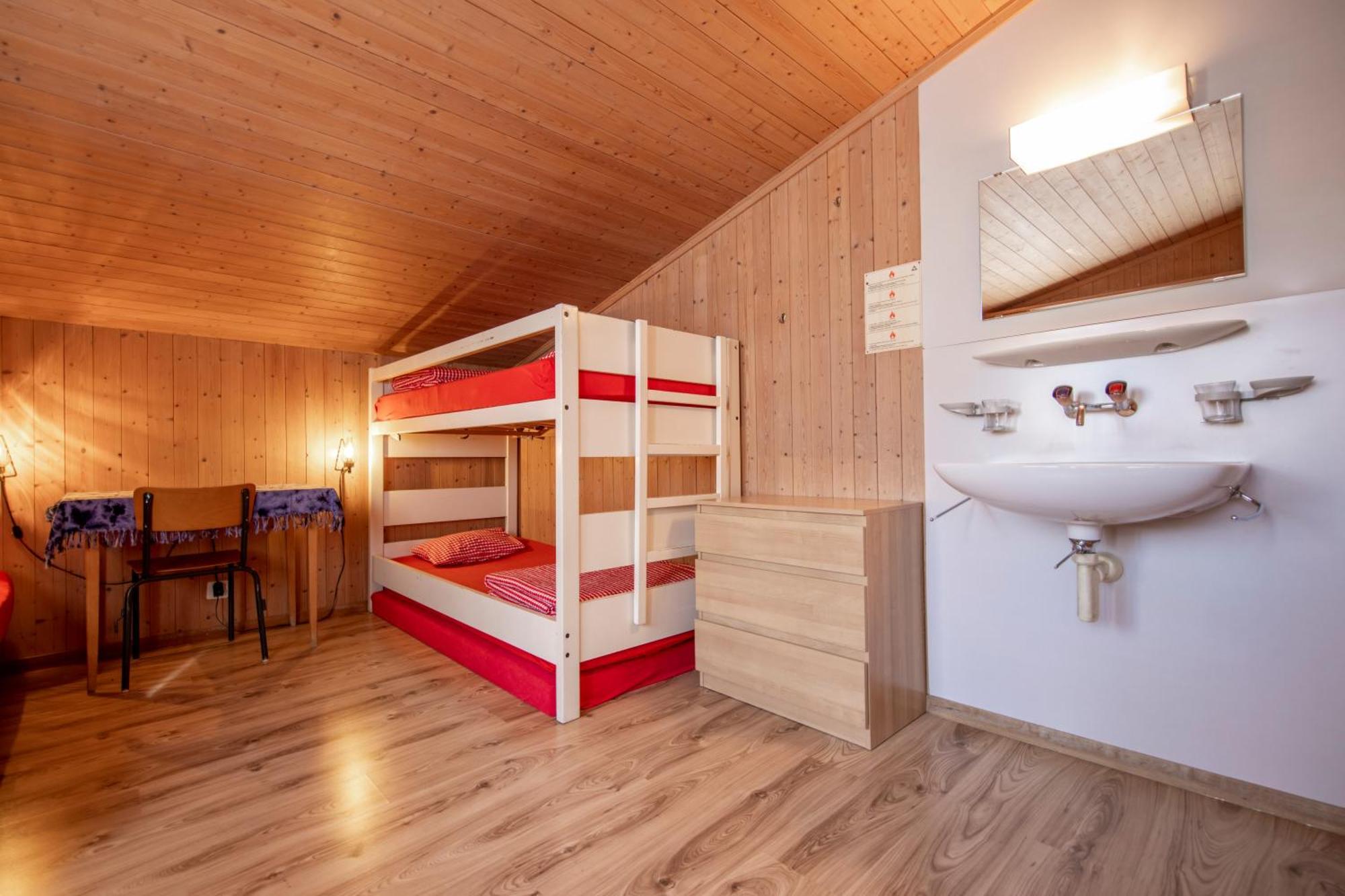 Simons Herberge Meiringen Ngoại thất bức ảnh